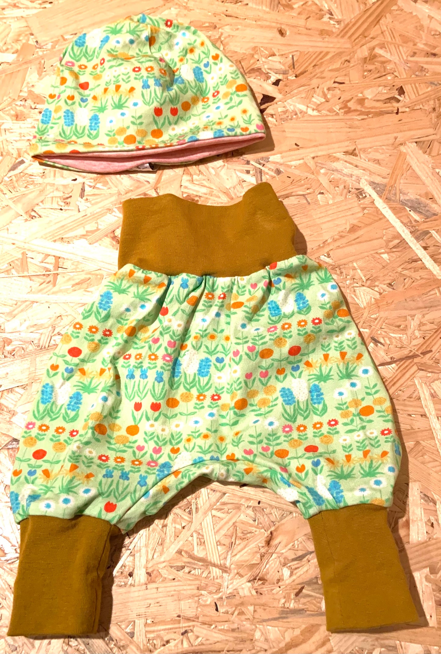 Babyset Pumphose und Wendemütze 50/56